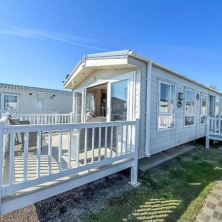 Beautiful Caravan With Decking Wifi At St Osyth Beach Holiday Park Ref 28077Dw Clacton-on-Sea Kültér fotó