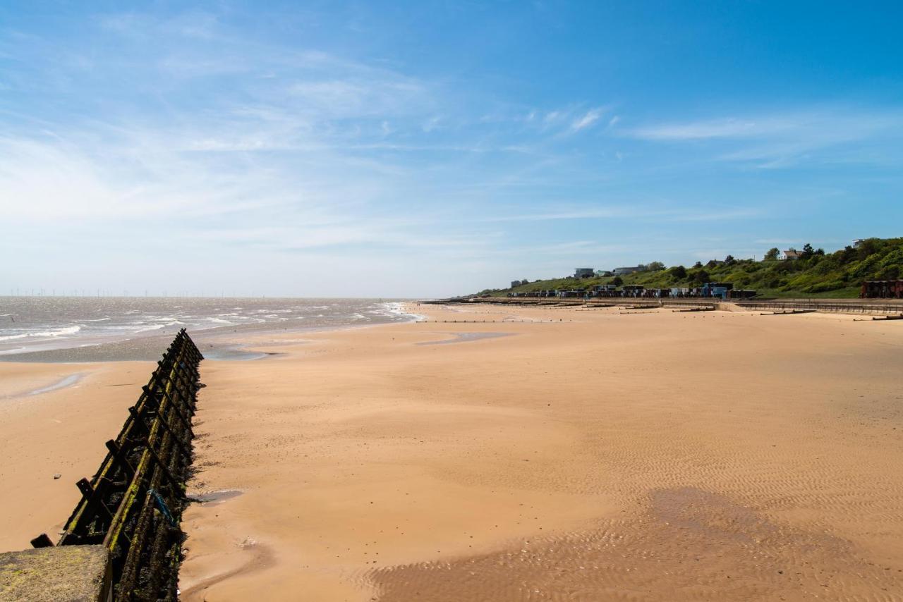 Beautiful Caravan With Decking Wifi At St Osyth Beach Holiday Park Ref 28077Dw Clacton-on-Sea Kültér fotó