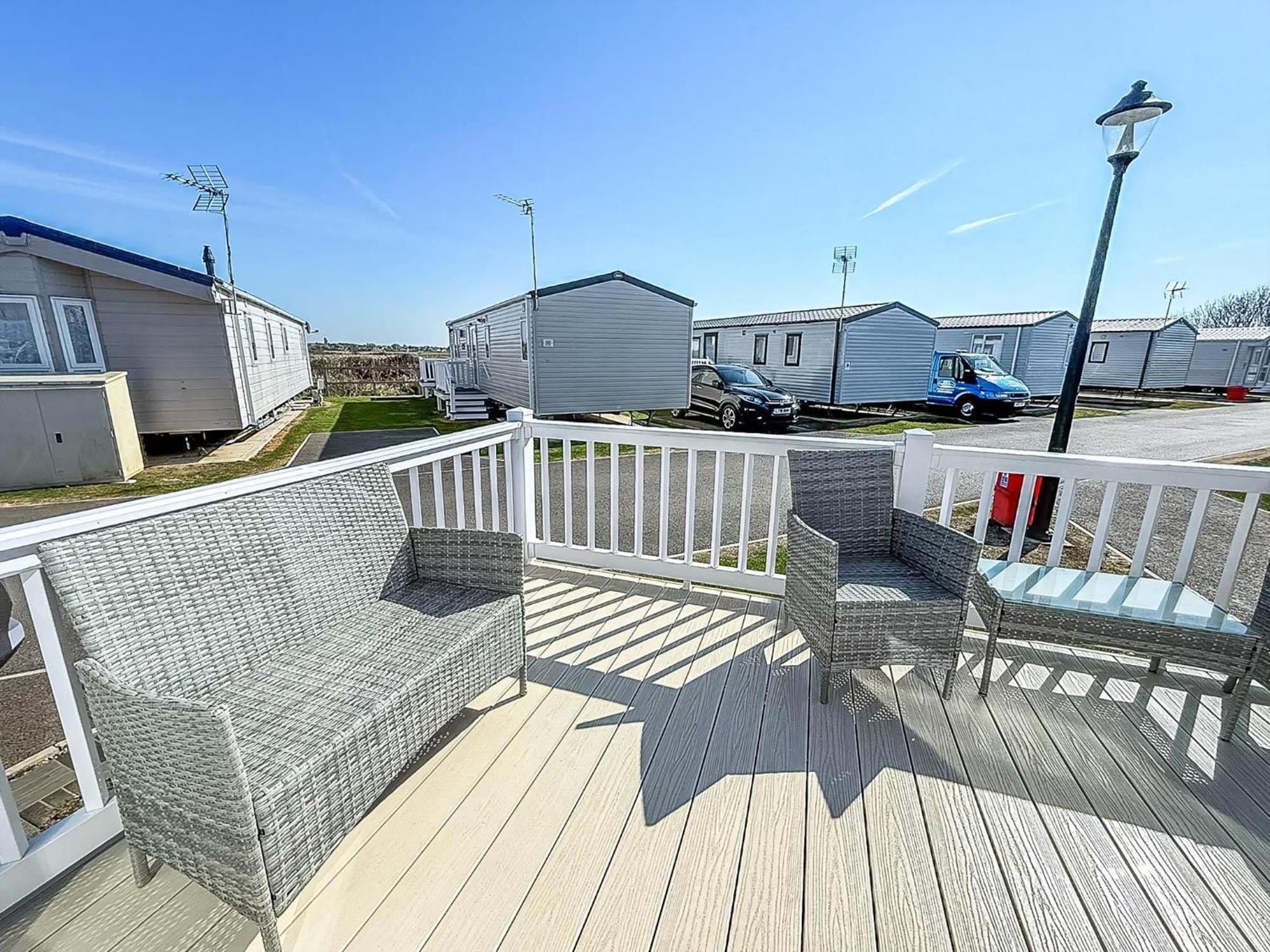Beautiful Caravan With Decking Wifi At St Osyth Beach Holiday Park Ref 28077Dw Clacton-on-Sea Kültér fotó