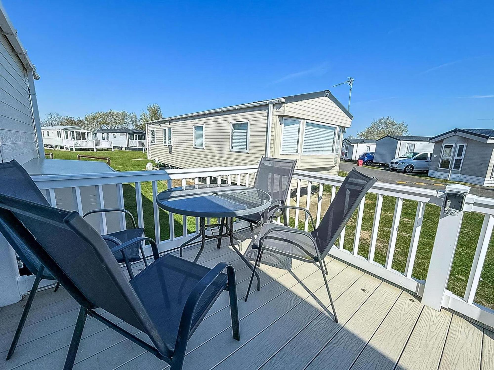 Beautiful Caravan With Decking Wifi At St Osyth Beach Holiday Park Ref 28077Dw Clacton-on-Sea Kültér fotó