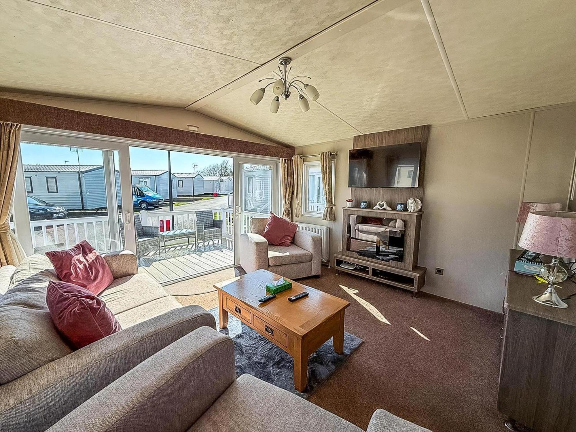Beautiful Caravan With Decking Wifi At St Osyth Beach Holiday Park Ref 28077Dw Clacton-on-Sea Kültér fotó
