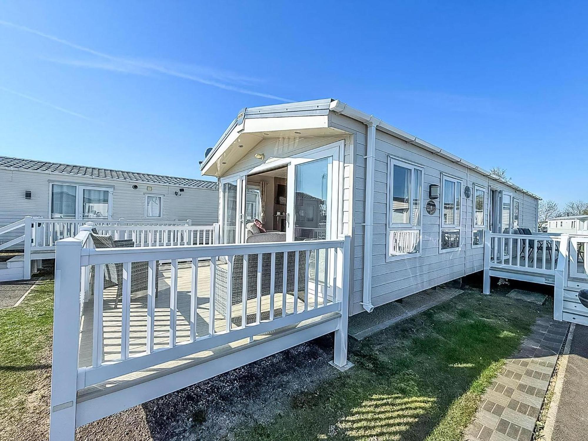 Beautiful Caravan With Decking Wifi At St Osyth Beach Holiday Park Ref 28077Dw Clacton-on-Sea Kültér fotó